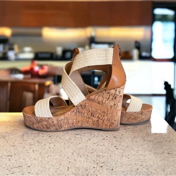 Steve Madden Cork Platform Wedge Sandals.
Canvas and leather. SZ 8 Comfortable - Picture 13 of 17